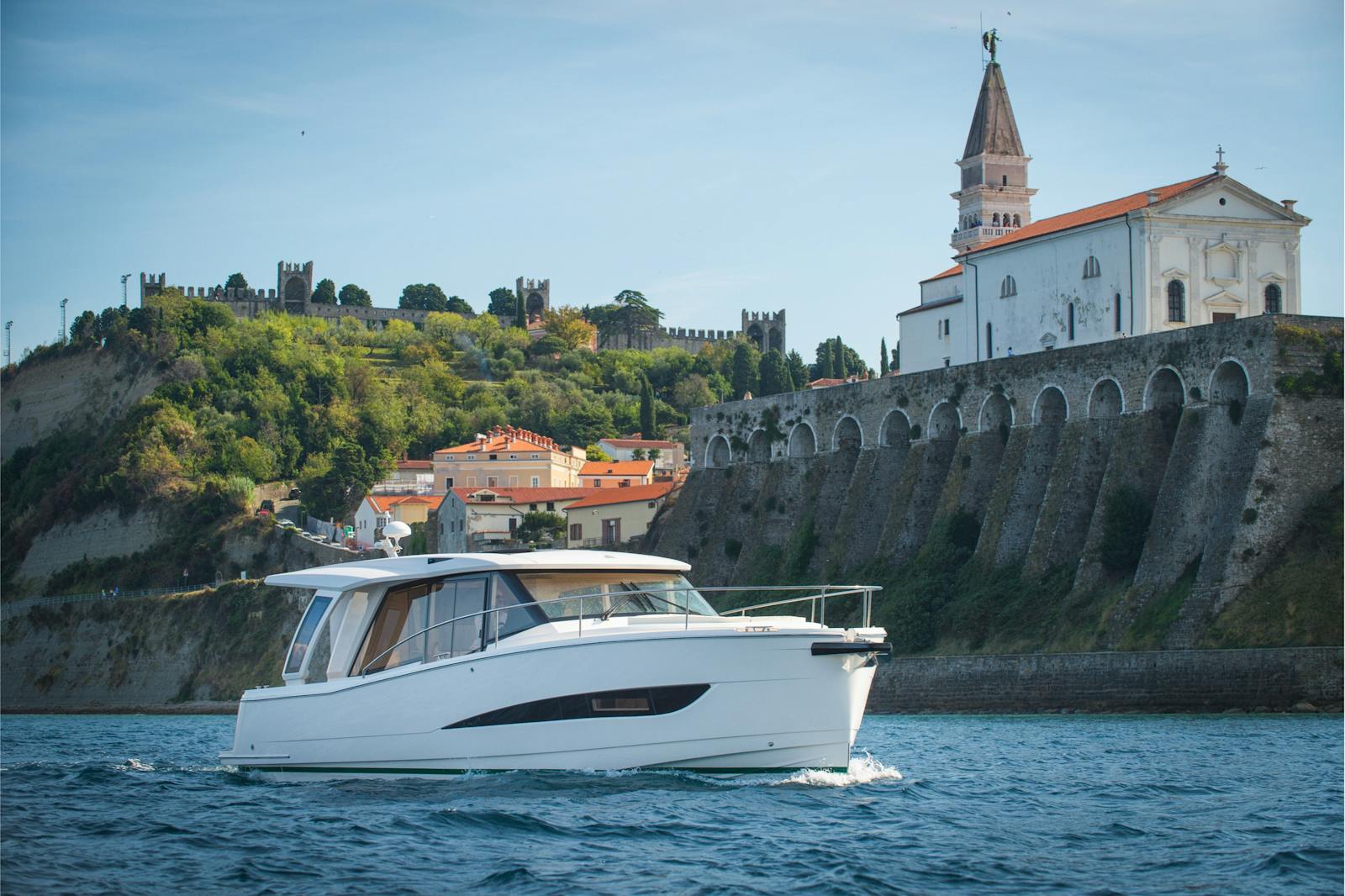 Greenline 39 seen from the starboard bow near the coast
